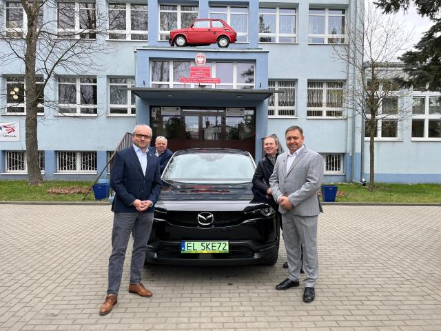 Mazda pomoże w edukacji specjalistów obsługujących samochody elektryczne i hybrydowe