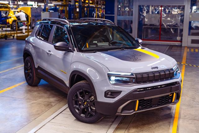 Jeep Avenger 4xe zjeżdża z linii produkcyjnej w Tychach