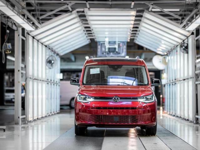 Volkswagen Poznań mimo rekordu produkcji zapowiada cięcia